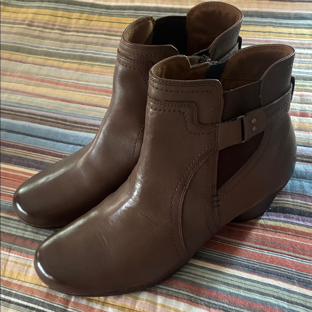 Cobb Hill by New Balance Chocolate Ankle Booties